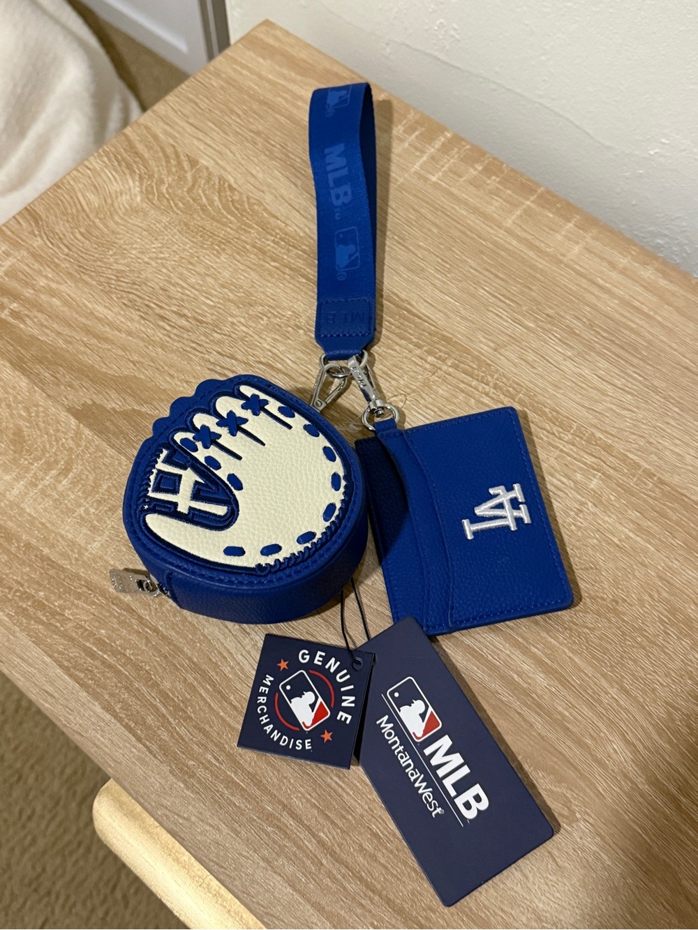 NWT MLB Los Angeles Dodgers Blue Wristlet Cardholder and Glove Coin Pouch